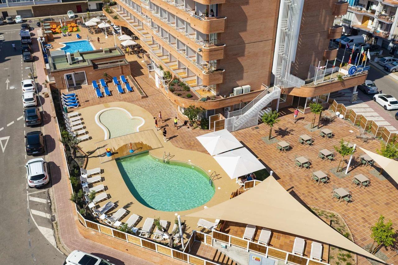 Отель Prestige Sant Marc Росас Экстерьер фото