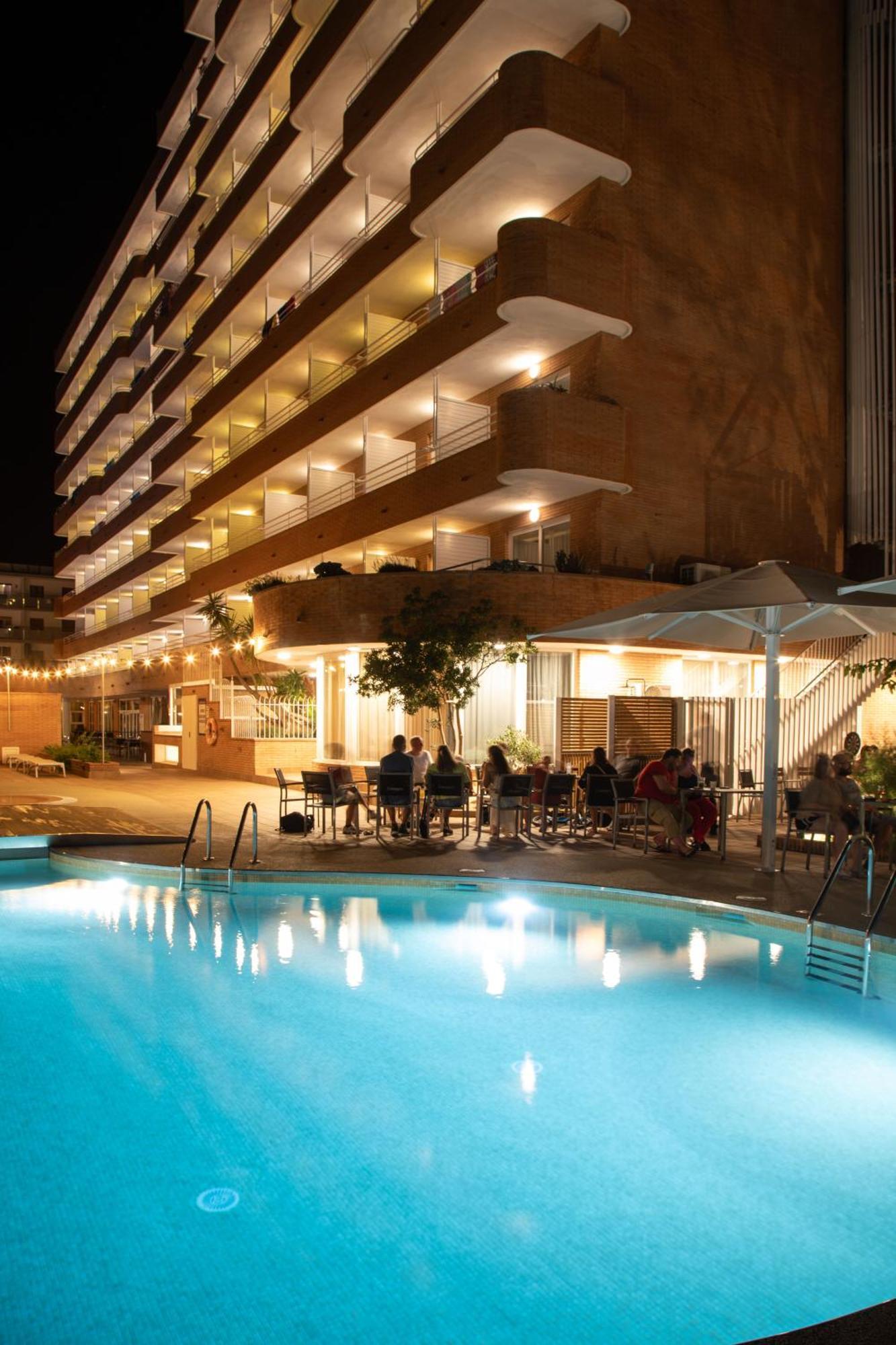 Отель Prestige Sant Marc Росас Экстерьер фото