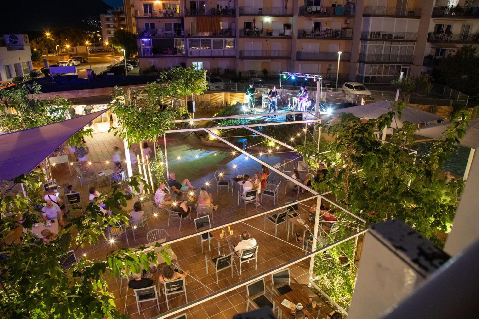 Отель Prestige Sant Marc Росас Экстерьер фото